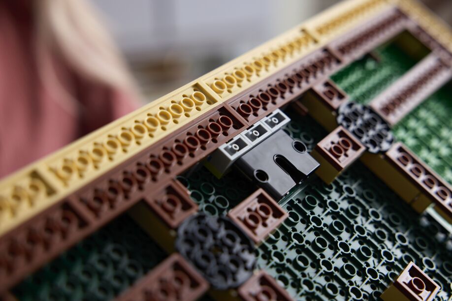 LEGO Art Claude Monet-Bridge Over A Pond Of Water Lilies (31220) (10)