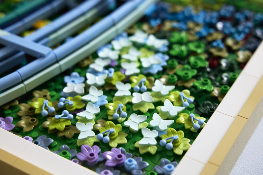 LEGO Art Claude Monet-Bridge Over A Pond Of Water Lilies (31220) (7)