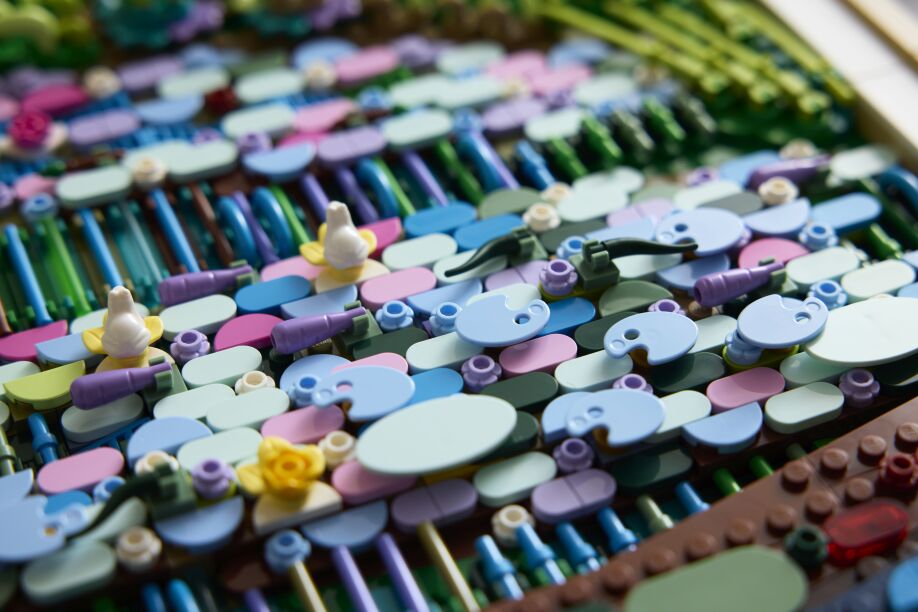 LEGO Art Claude Monet-Bridge Over A Pond Of Water Lilies (31220) (9)