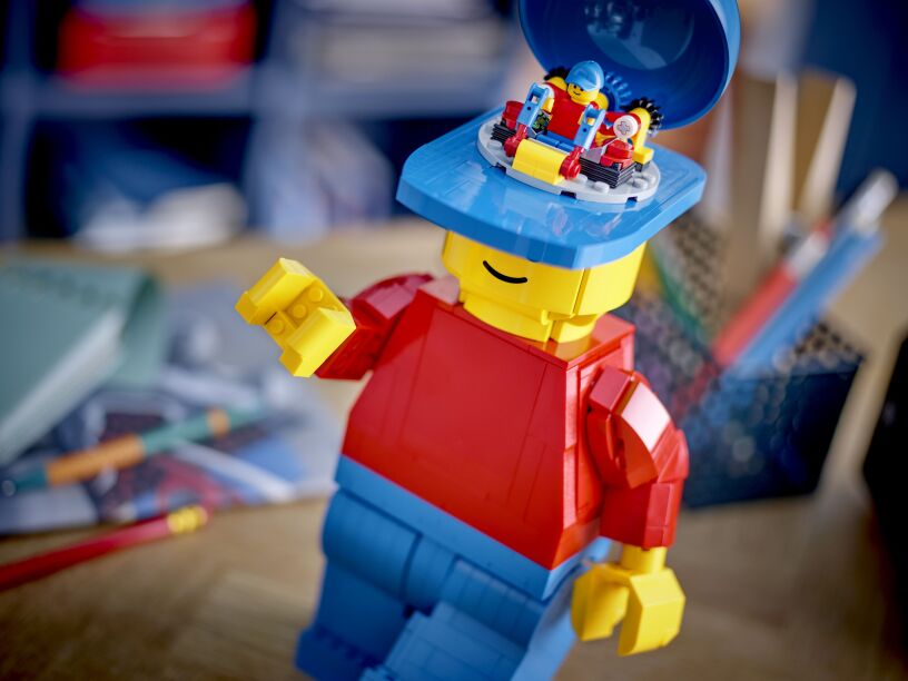 LEGO Up-Scaled Minifigure (40649) (2)