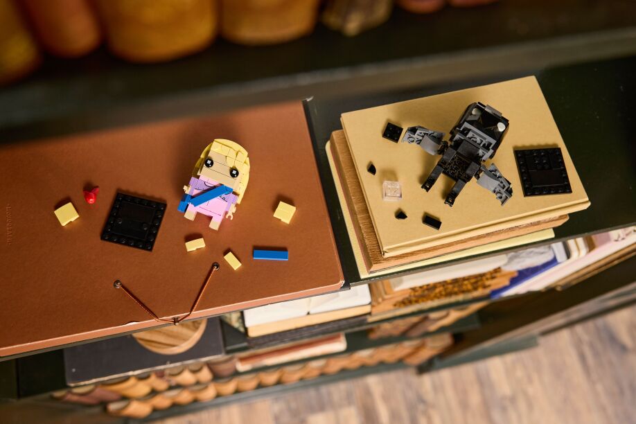 LEGO Brickheadz Harry Potter Luna Lovegood & Thestral Figures (40802) (2)