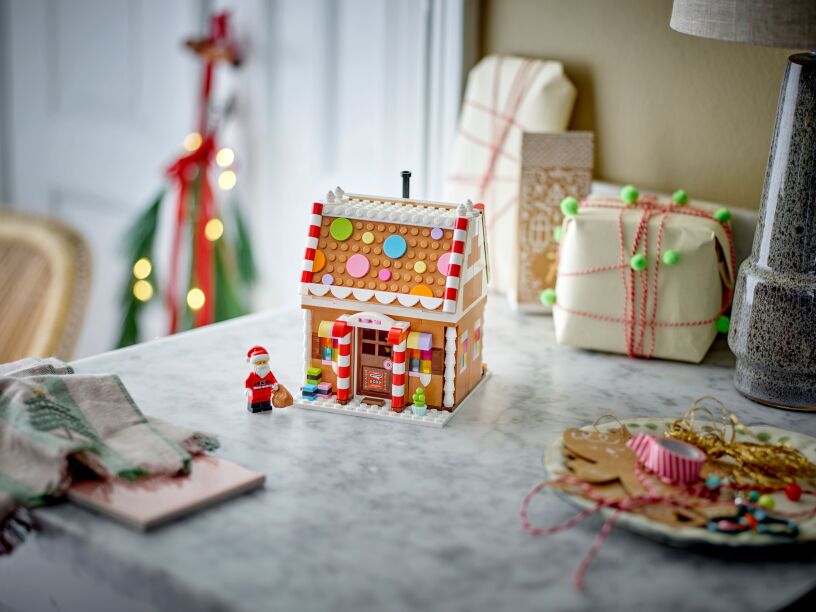 LEGO Festive Gingerbread House (40809) (4)