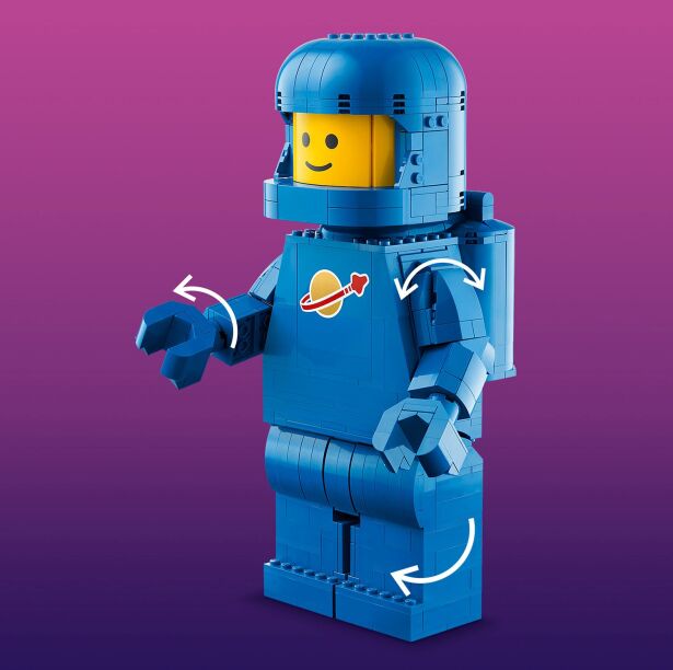LEGO Up-Scaled Blue Astronaut Minifigure (40921) (2)