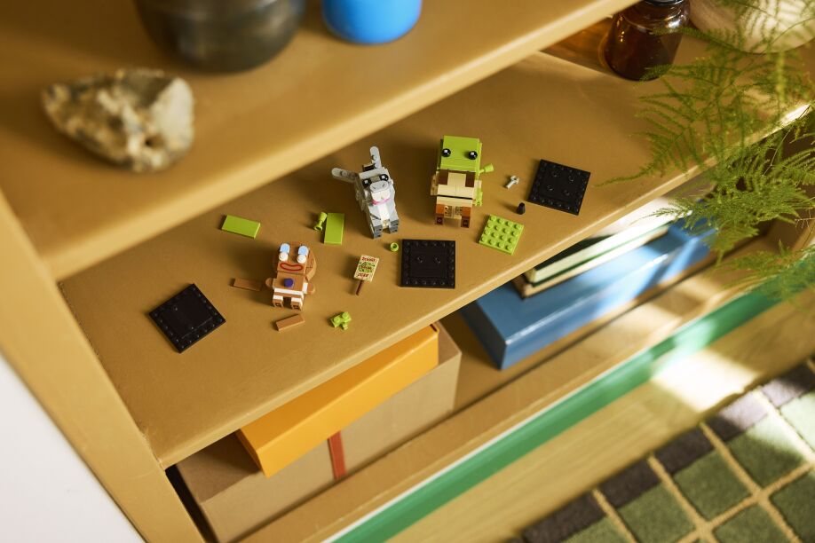 LEGO® Brickheadz Shrek, Donkey & Gingy Figures (40923) (2)