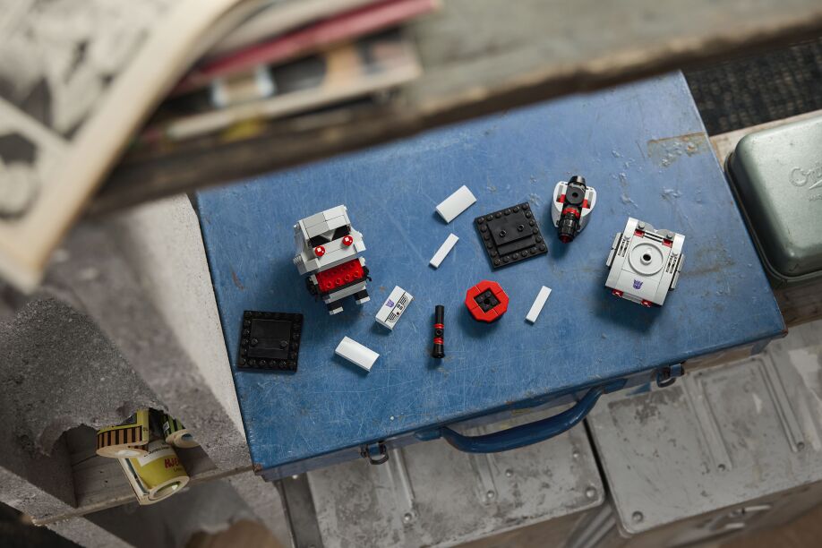 LEGO® Brickheadz Megatron Robot & Vehicle (40924) (2)