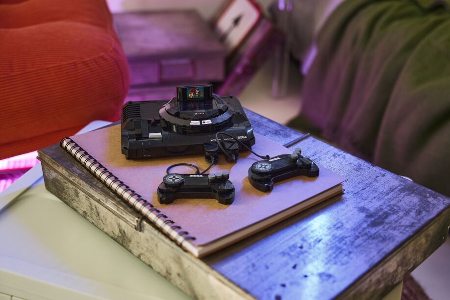 LEGO® Sega Genesis Console (40926) (6)