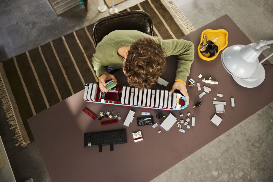 LEGO Maersk Dual-Fuel Container Vessel (40955) (5)