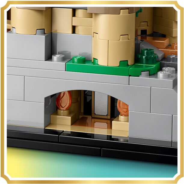LEGO® Harry Potter Mini Hogwarts Castle (40975) (3)