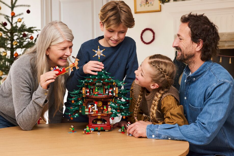 LEGO Family Christmas Tree Decoration (41843) (7)