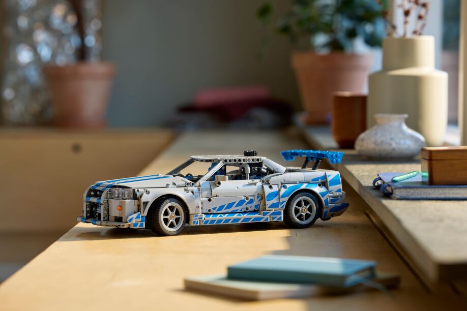 LEGO Technic 2 Fast 2 Furious Nissan Skyline GT-R (R34) (42210) (11)