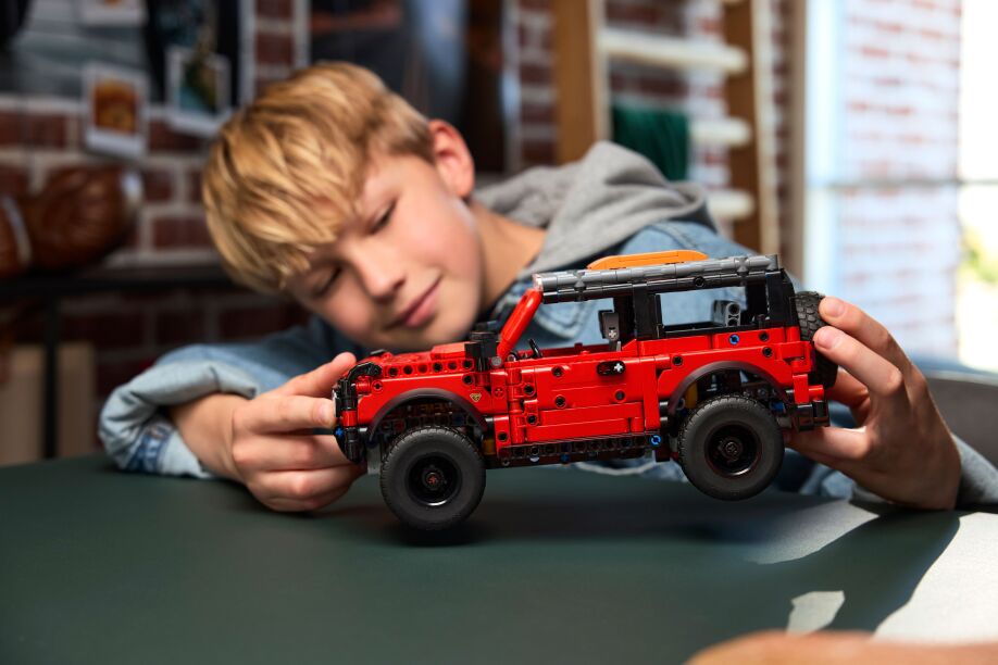 LEGO Technic Ford Bronco Suv (42213) (5)
