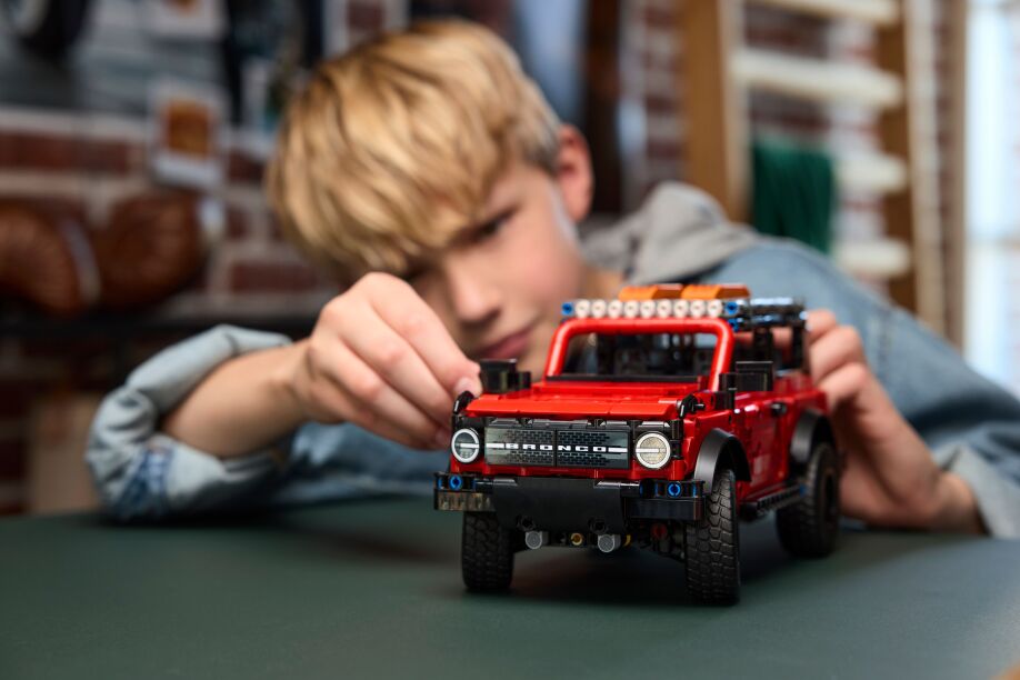 LEGO Technic Ford Bronco Suv (42213) (6)