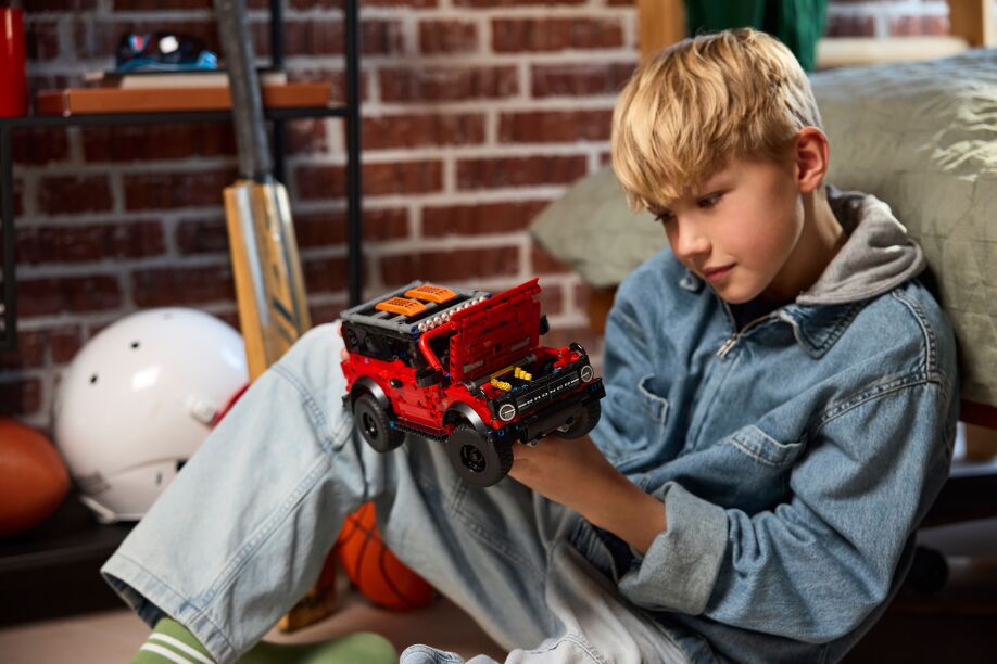 LEGO Technic Ford Bronco Suv (42213) (7)