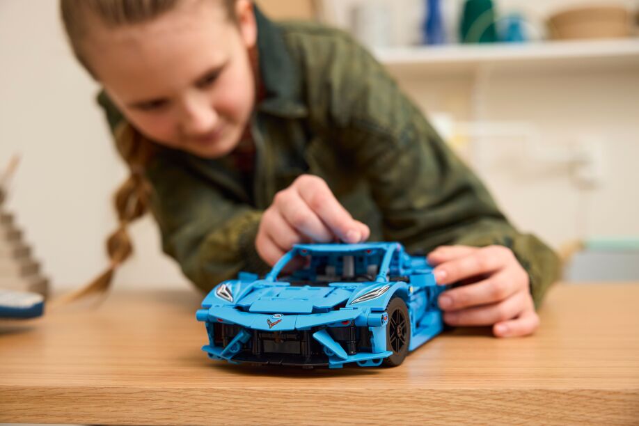 LEGO Technic Chevrolet Corvette Stingray Blue (42217) (8)