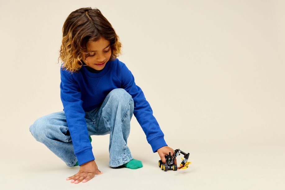 LEGO Technic John Deere 1470H Wheeled Harvester (42218) (9)