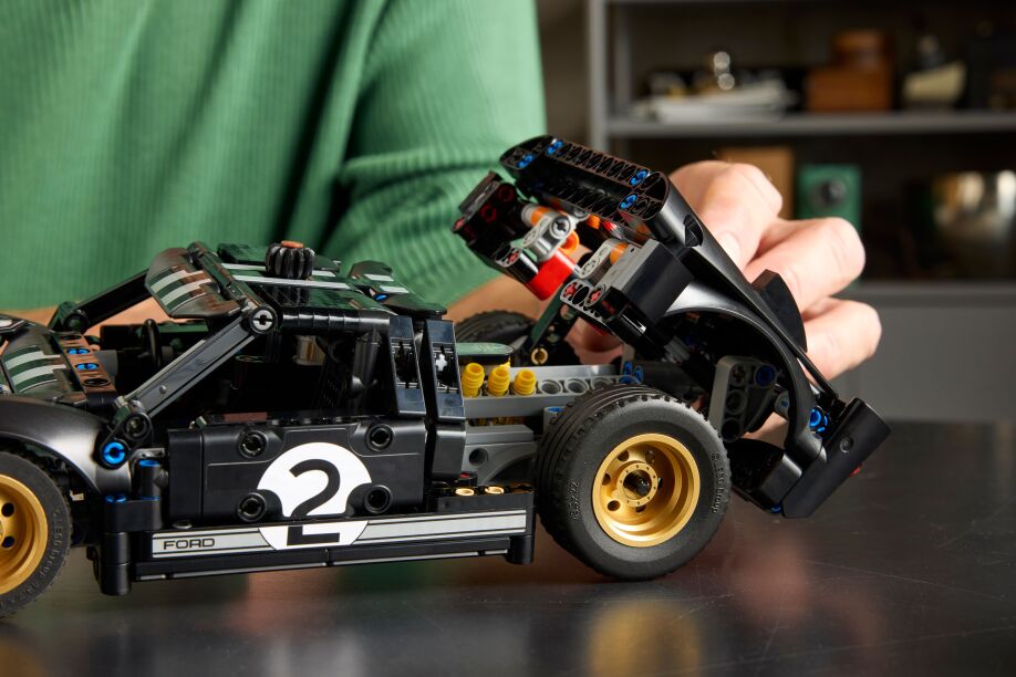 LEGO Technic 1966 Ford GT40 MK II Race Car (42223) (6)