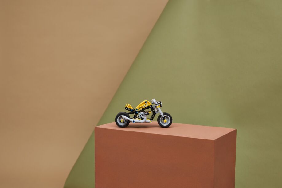 LEGO Technic Yellow Motorcycle (42225) (9)