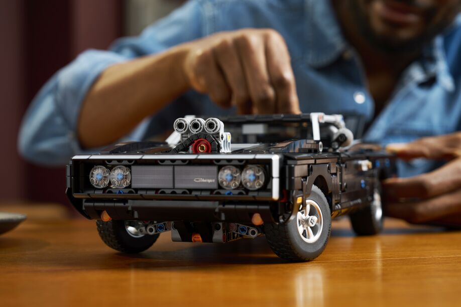 LEGO® Technic Fast & Furious Dodge Charger R/T Car (42231) (10)