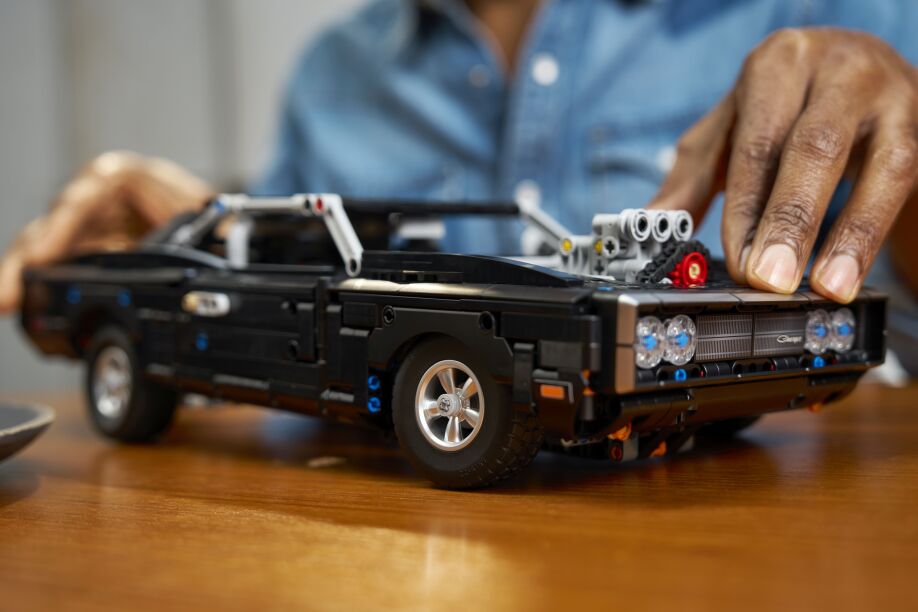 LEGO® Technic Fast & Furious Dodge Charger R/T Car (42231) (7)