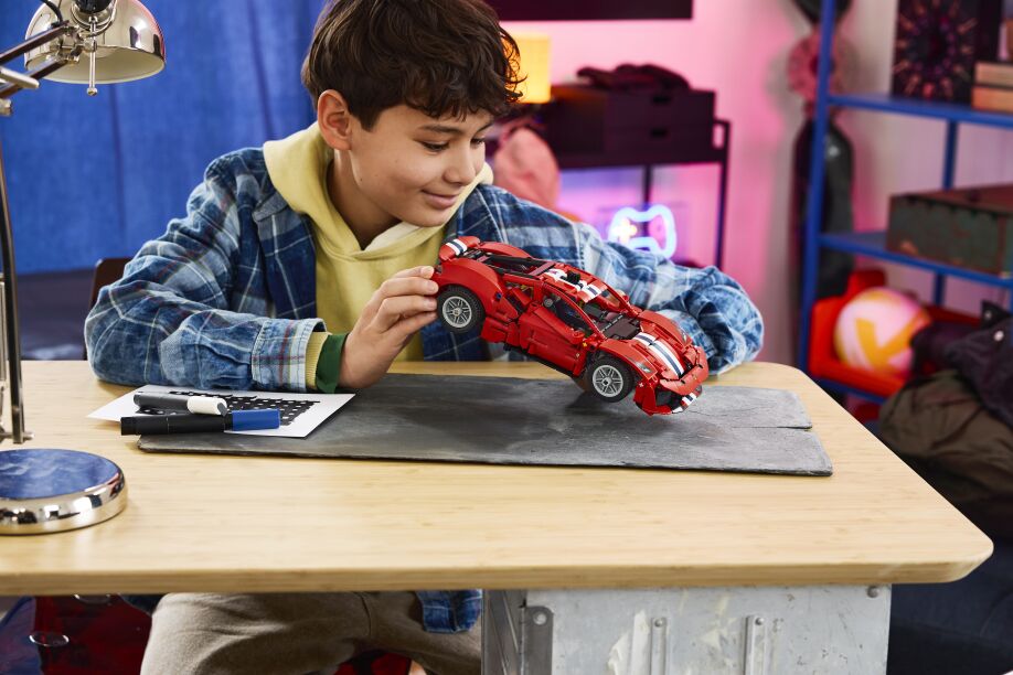 LEGO® Technic Ferrari 488 Pista Car (42235) (5)