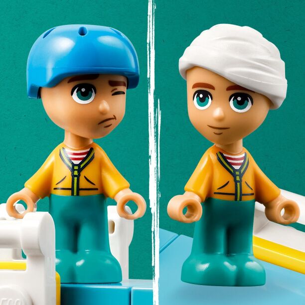 LEGO Friends Heartlake City Hospital Ambulance (42613) (4)