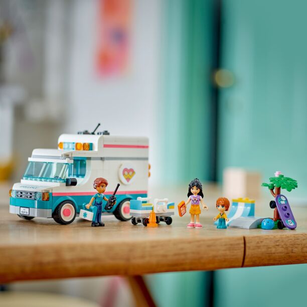 LEGO Friends Heartlake City Hospital Ambulance (42613) (7)