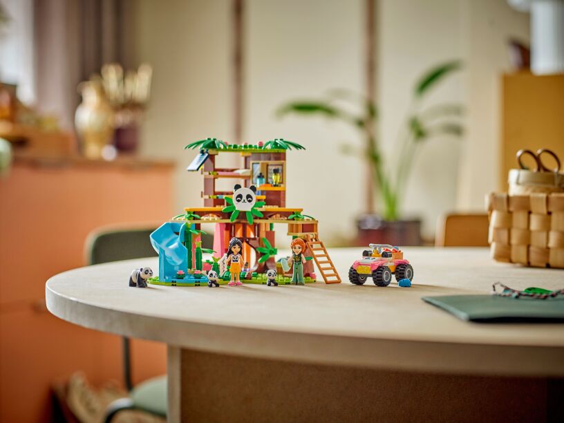 LEGO Friends Panda Sanctuary Animal Care (42648) (8)
