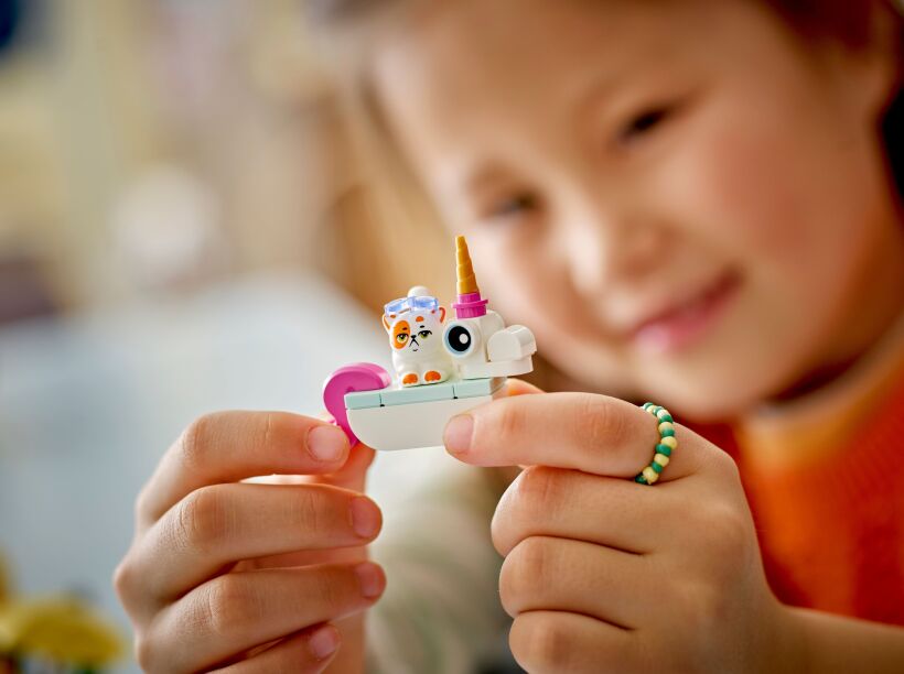 LEGO Friends Unicorn & Flamingo Pool Party (42658) (8)