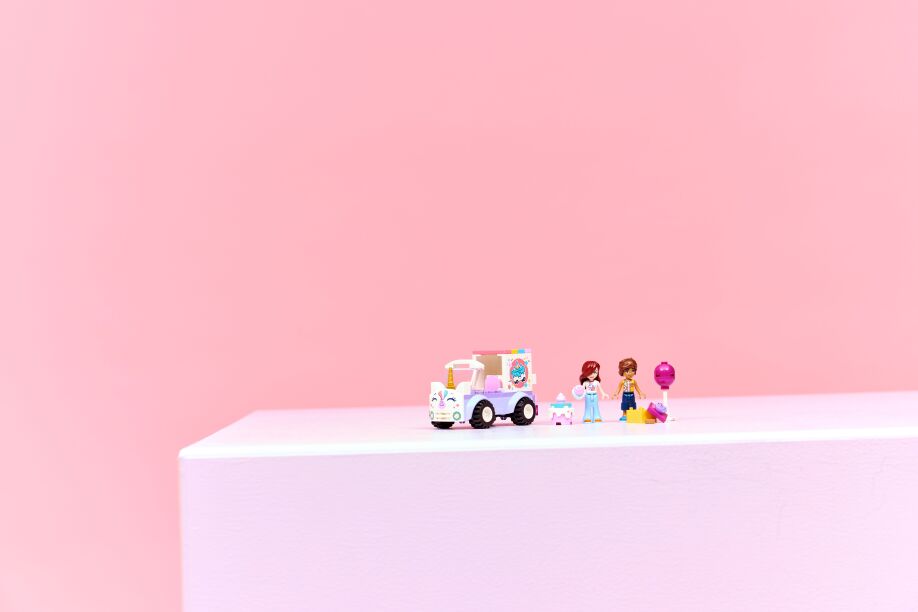 LEGO Friends Unicorn Cake Delivery Car (42675) (8)