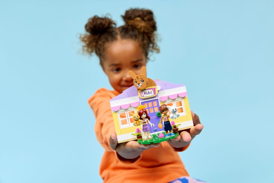 LEGO Friends Heartlake City Bunny Hotel (42679) (7)