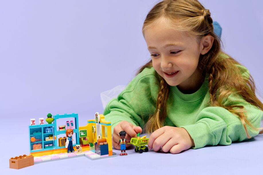 LEGO Friends Heartlake City Convenience Store (42680) (8)