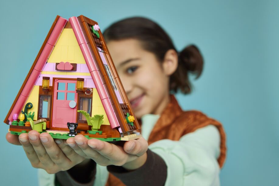 LEGO® Friends Nature Glamping Cabin (42682) (8)
