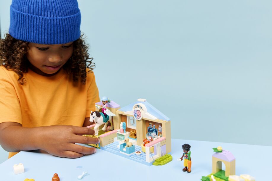 LEGO® Friends Animal Vet Clinic (42696) (8)