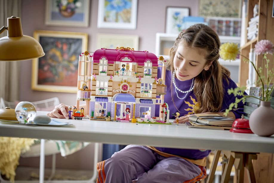 LEGO® Friends Heartlake City Grand Hotel (42704) (6)