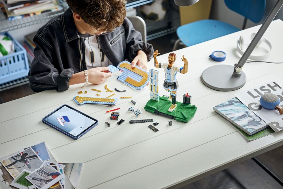 LEGO® Editions Lionel Messi-Football Legend (43015) (2)