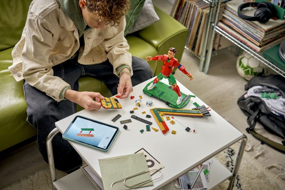 LEGO® Editions Cristiano Ronaldo-Soccer Legend (43016) (2)