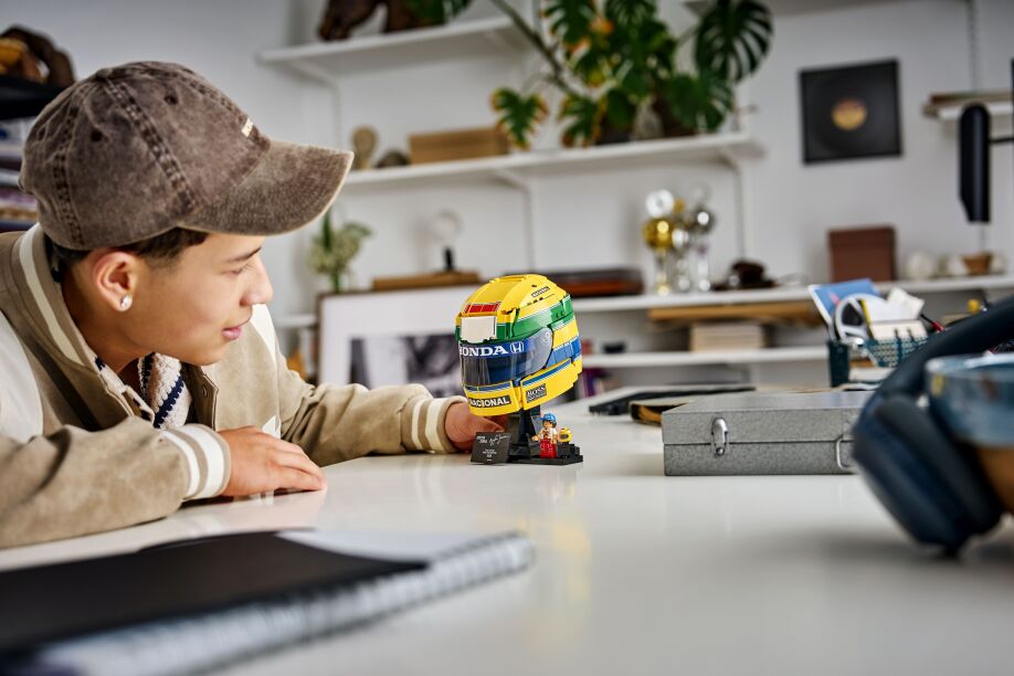 LEGO® Editions McLaren Mastercard F1 Team Aryton Senna's Helmet (43024) (5)