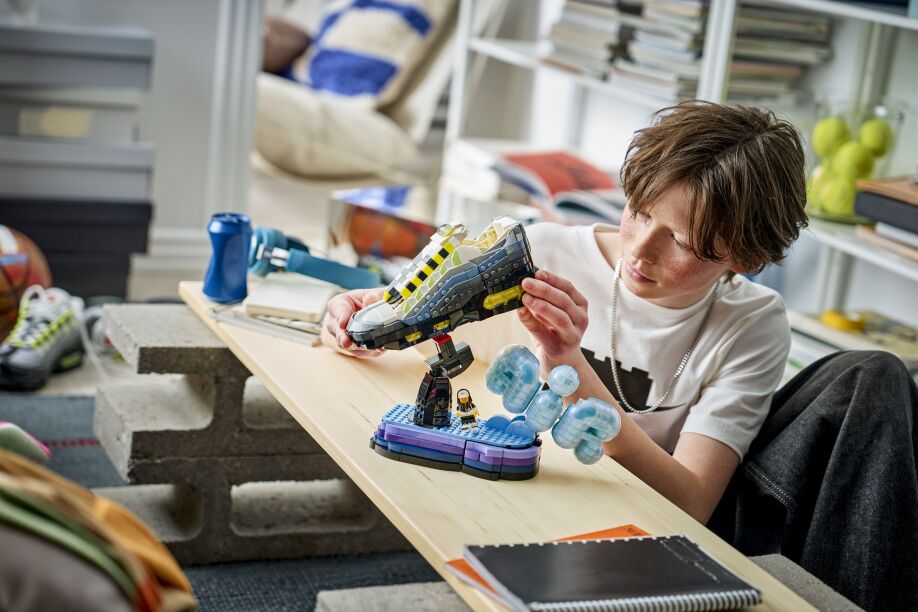 LEGO Editions Nike Air Max 95 x Lego Set (43025) (8)