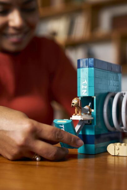 LEGO® Disney Toy Story Slinky Dog Bookends (43301) (10)