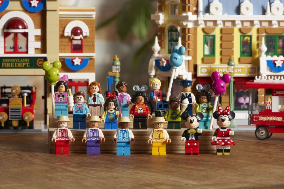 LEGO® Disney Main Street U.S.A. (43302) (14)