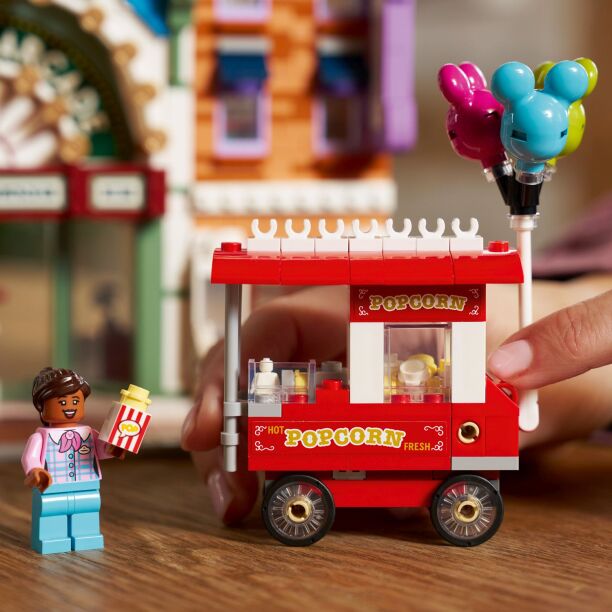LEGO® Disney Main Street U.S.A. (43302) (3)
