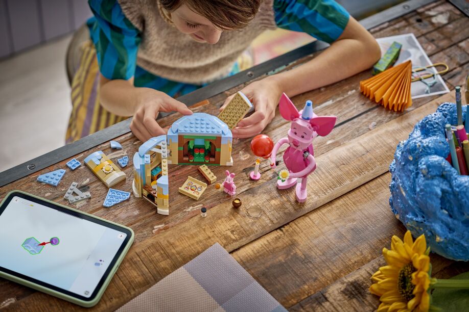 LEGO Disney Piglet's Birthday Fun (43305) (5)