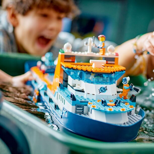 LEGO City Arctic Explorer Ship (60368) (5)