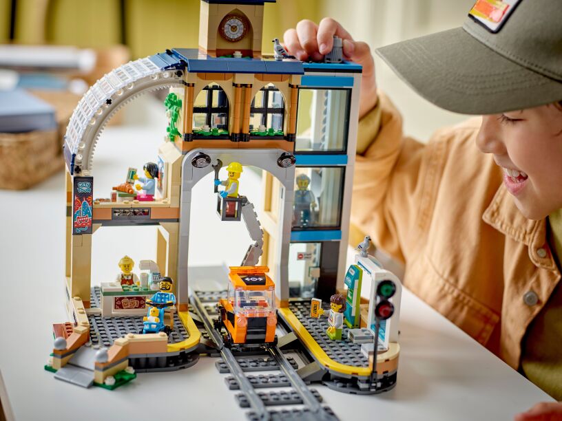 LEGO City Central Train Station (60469) (10)
