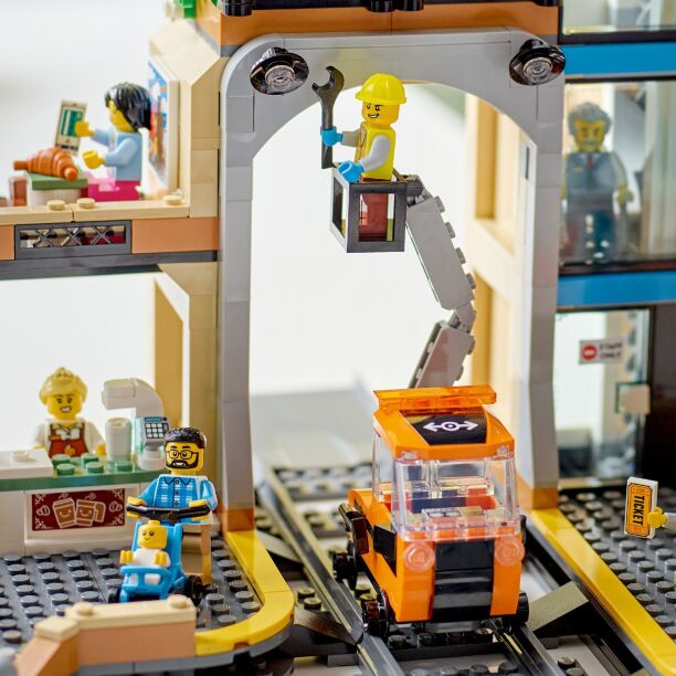 LEGO City Central Train Station (60469) (5)