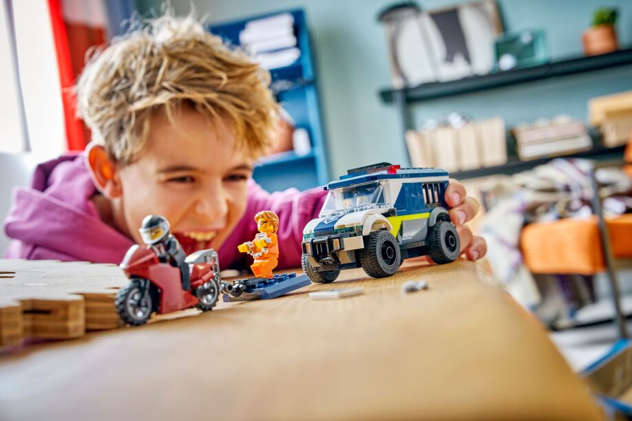 LEGO City Police Prisoner Transport Van (60479) (5)