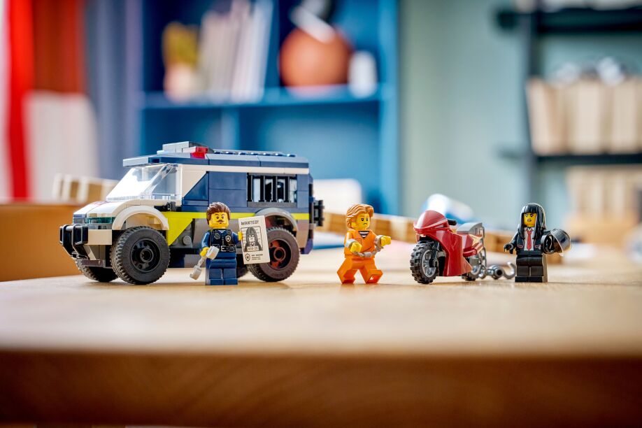 LEGO City Police Prisoner Transport Van (60479) (7)