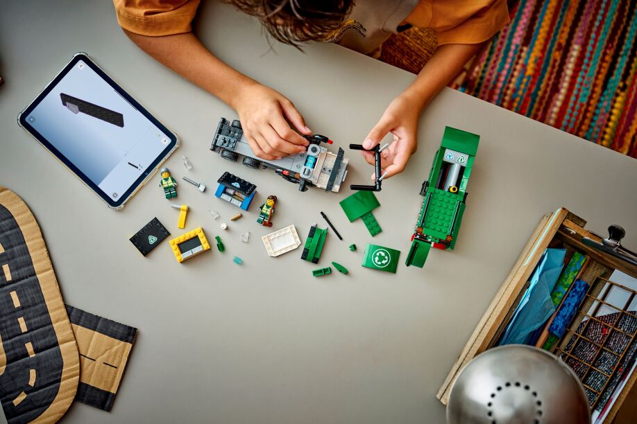 LEGO City Recycling Truck (60495) (6)