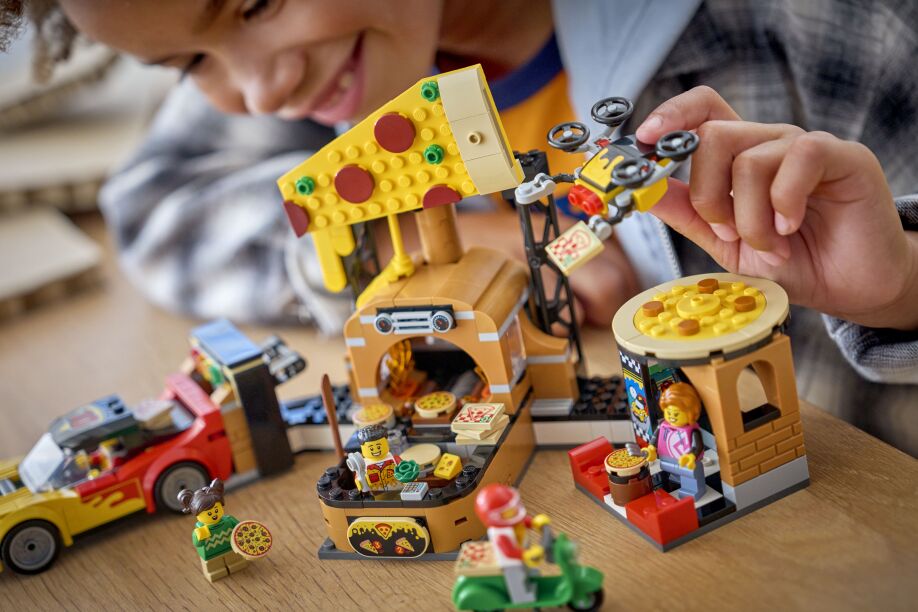 LEGO® City Pizza Delivery Experience With Vehicles (60496) (10)