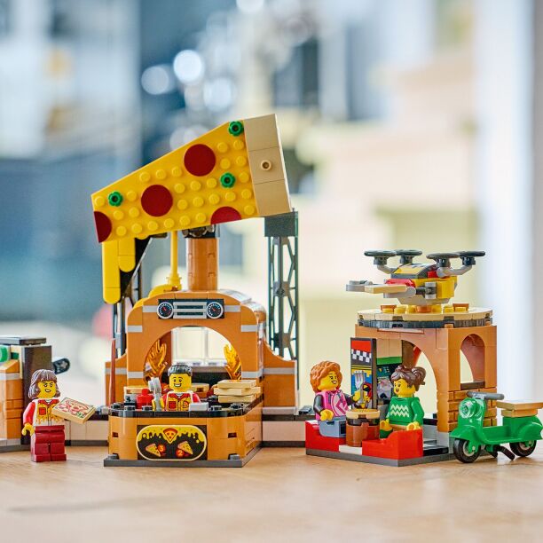 LEGO® City Pizza Delivery Experience With Vehicles (60496) (2)